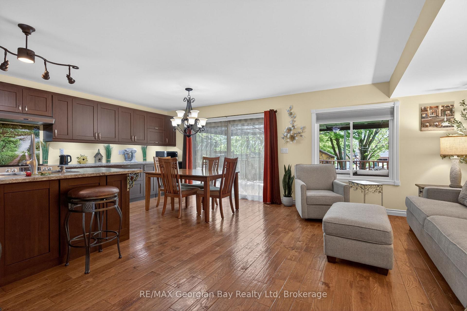 Photo 7 of 344 Fourth Street, Midland — HOMEH