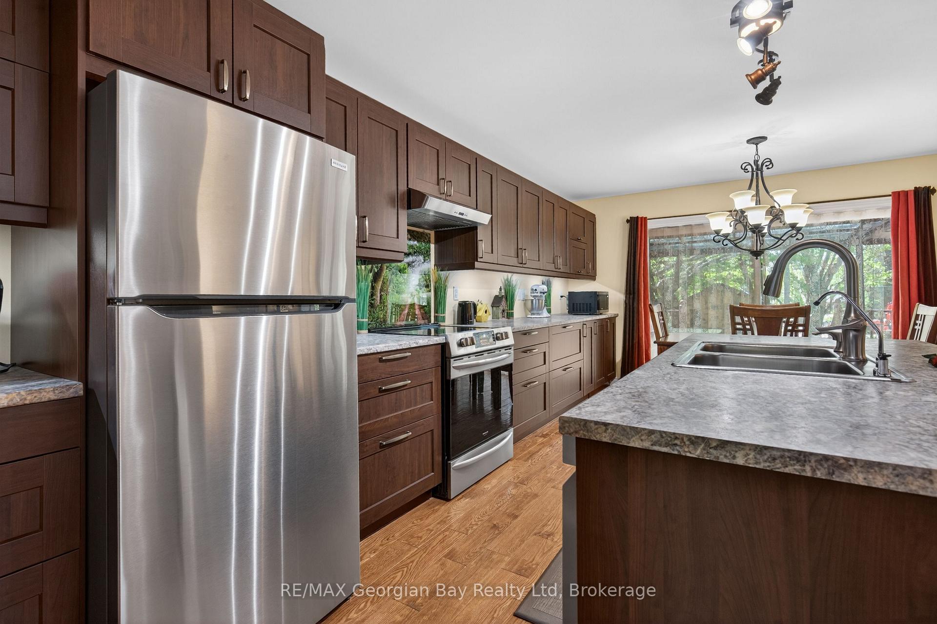Photo 12 of 344 Fourth Street, Midland — HOMEH