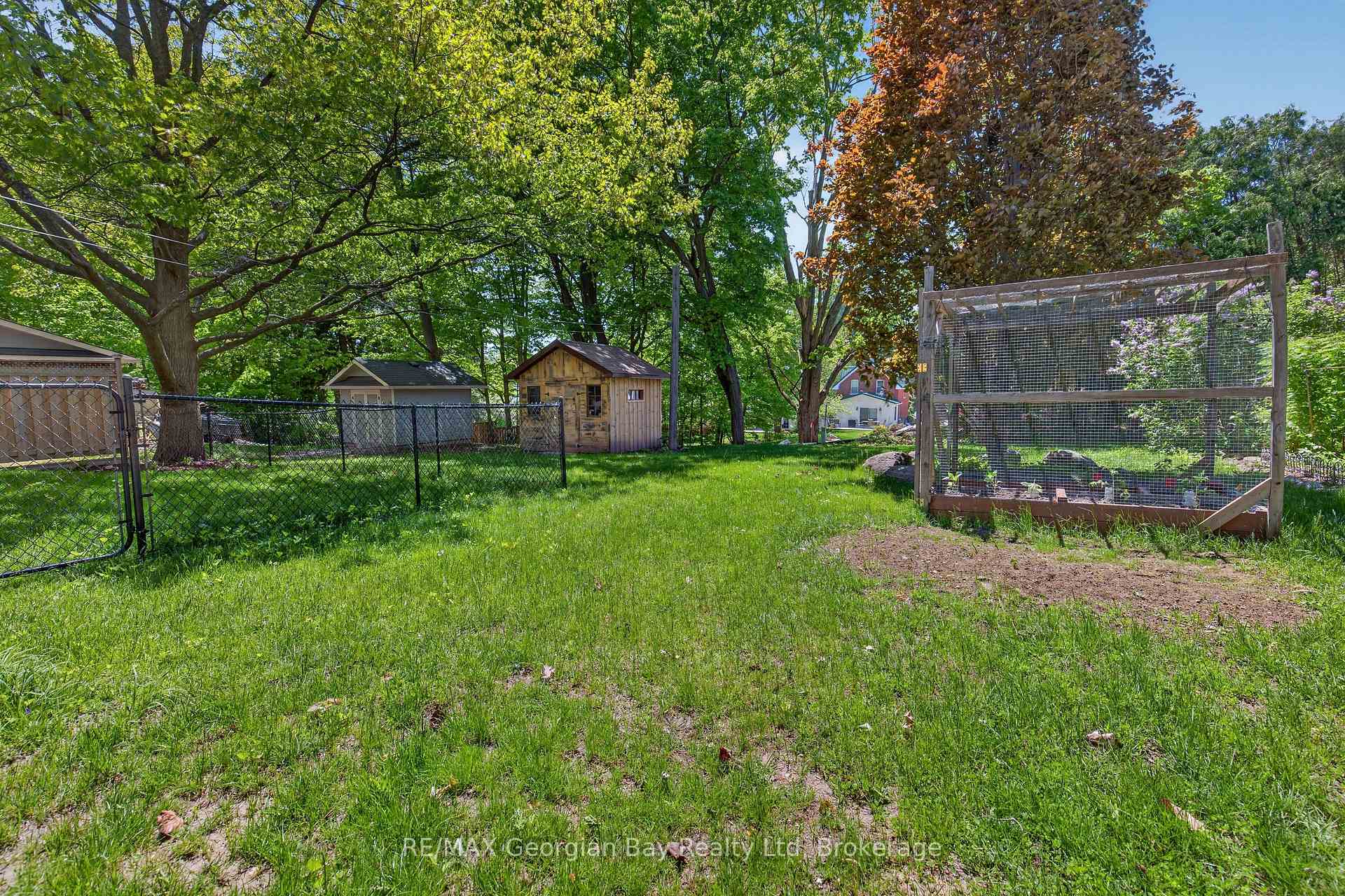 Photo 40 of 344 Fourth Street, Midland — HOMEH