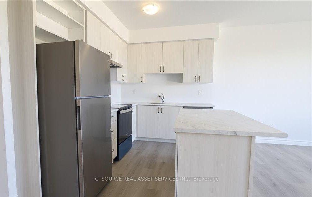 Photo 6 of 933 Amand Drive, Kitchener, Rosenburg — HOMEH