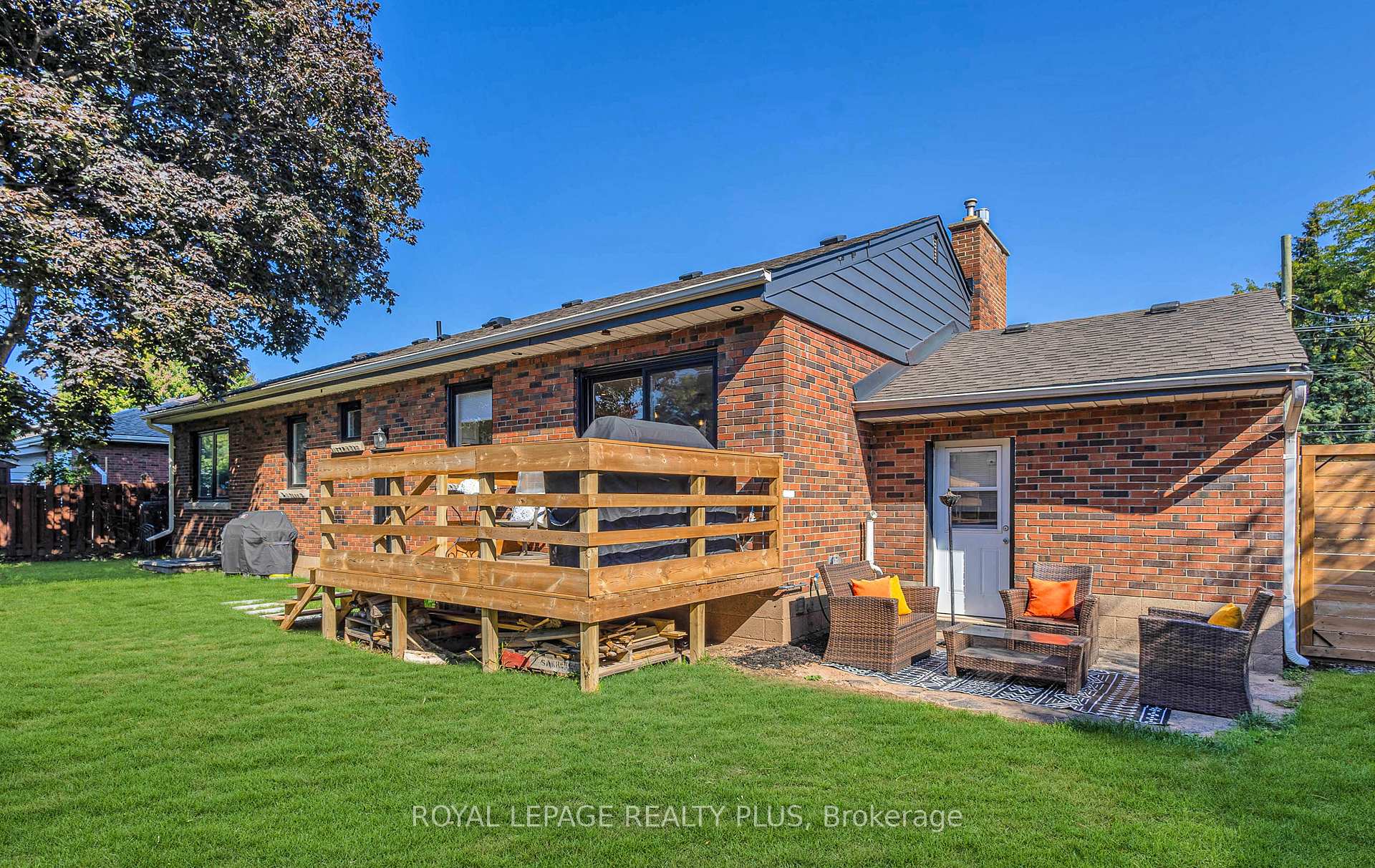 Photo 6 of 884 Eagle Drive, Burlington, LaSalle — HOMEH
