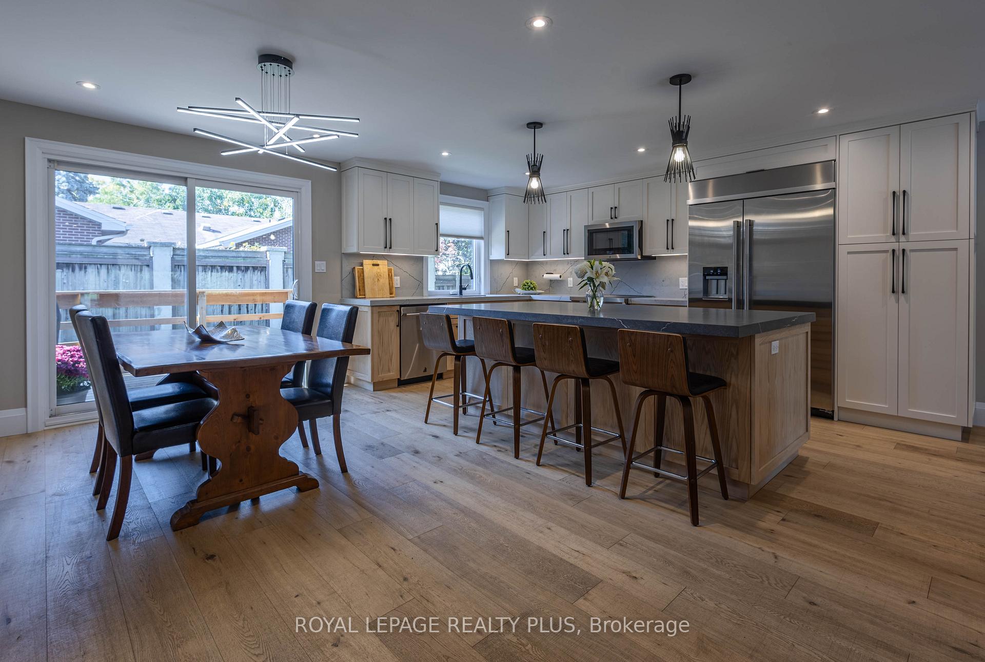 Photo 9 of 884 Eagle Drive, Burlington, LaSalle — HOMEH
