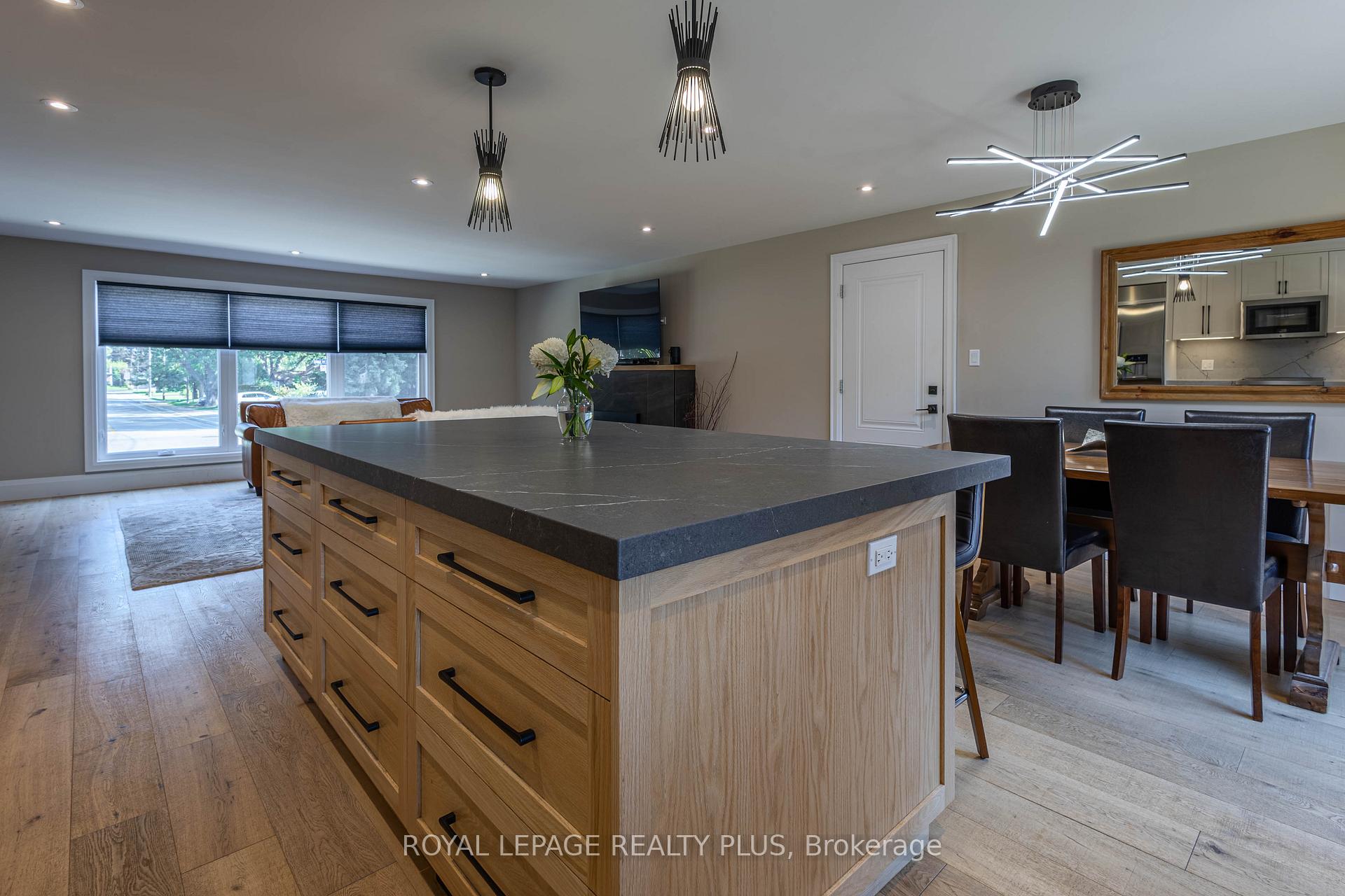 Photo 14 of 884 Eagle Drive, Burlington, LaSalle — HOMEH