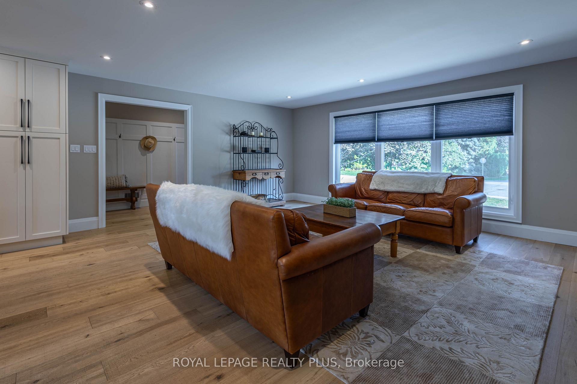 Photo 16 of 884 Eagle Drive, Burlington, LaSalle — HOMEH