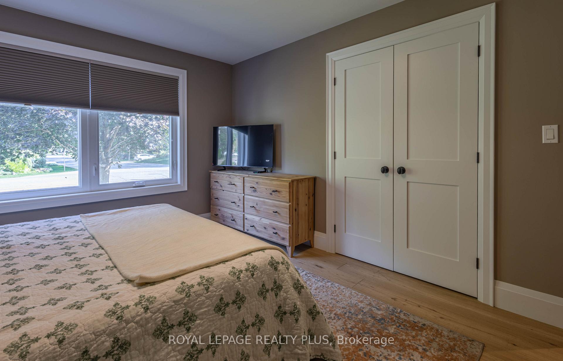 Photo 26 of 884 Eagle Drive, Burlington, LaSalle — HOMEH