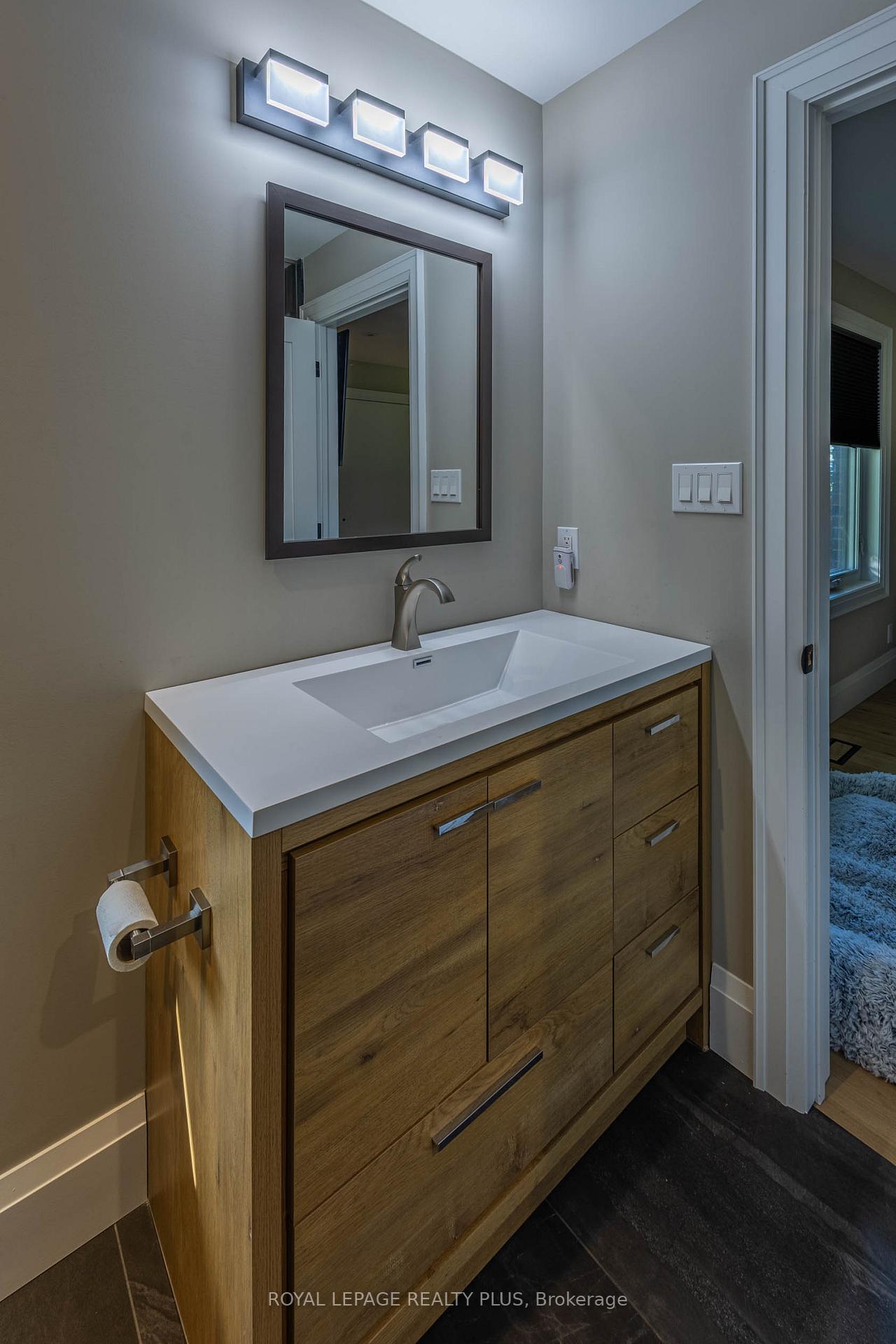 Photo 31 of 884 Eagle Drive, Burlington, LaSalle — HOMEH