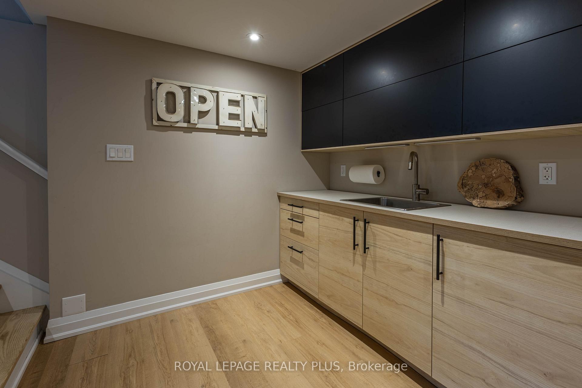 Photo 33 of 884 Eagle Drive, Burlington, LaSalle — HOMEH