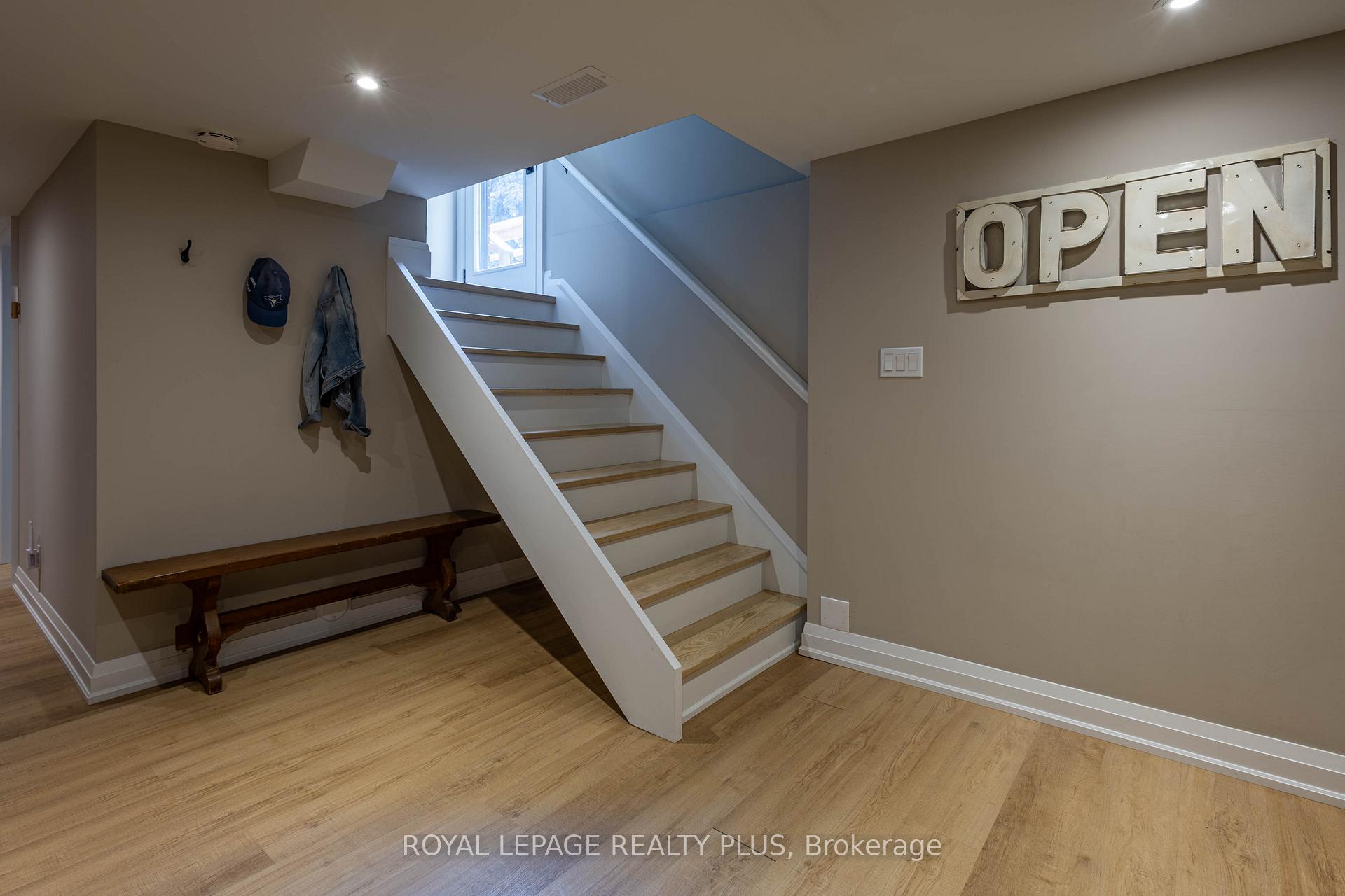 Photo 34 of 884 Eagle Drive, Burlington, LaSalle — HOMEH