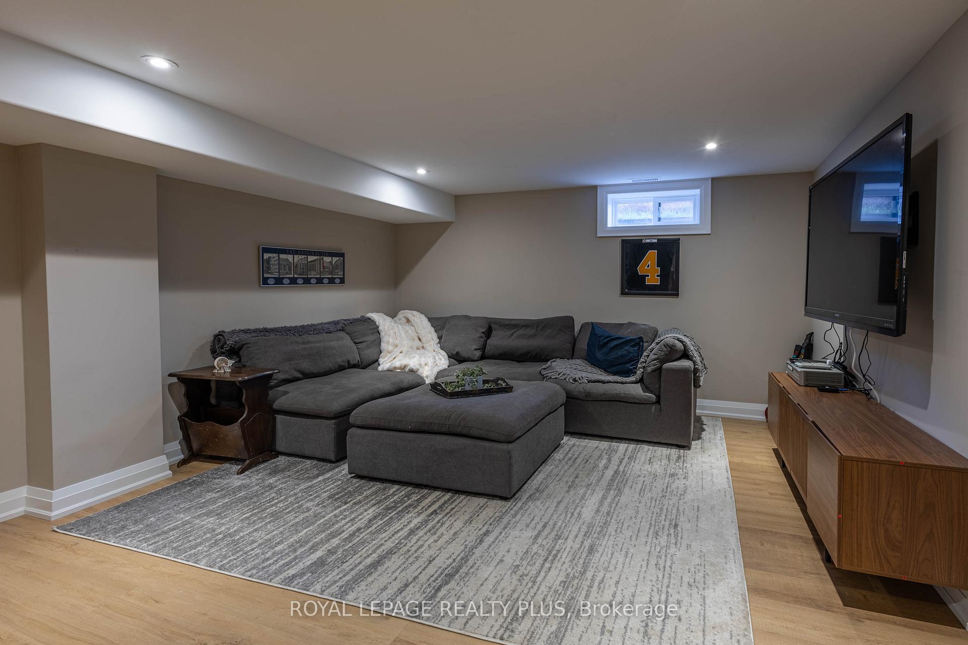 Photo 40 of 884 Eagle Drive, Burlington, LaSalle — HOMEH