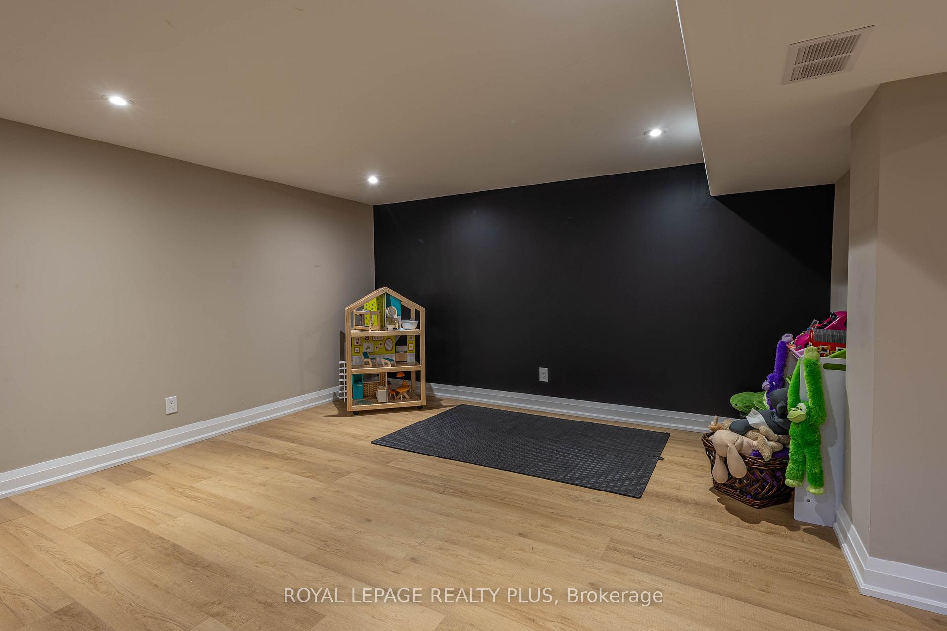 Photo 41 of 884 Eagle Drive, Burlington, LaSalle — HOMEH