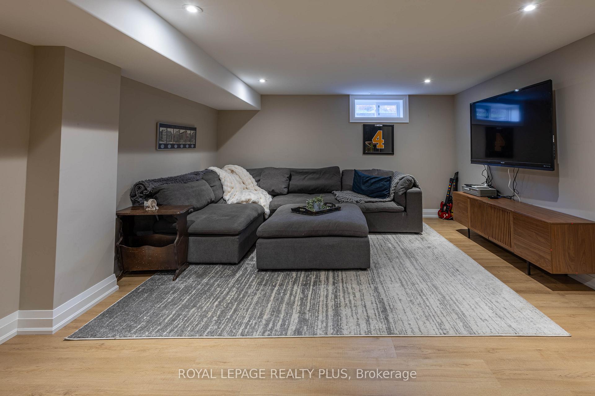 Photo 44 of 884 Eagle Drive, Burlington, LaSalle — HOMEH
