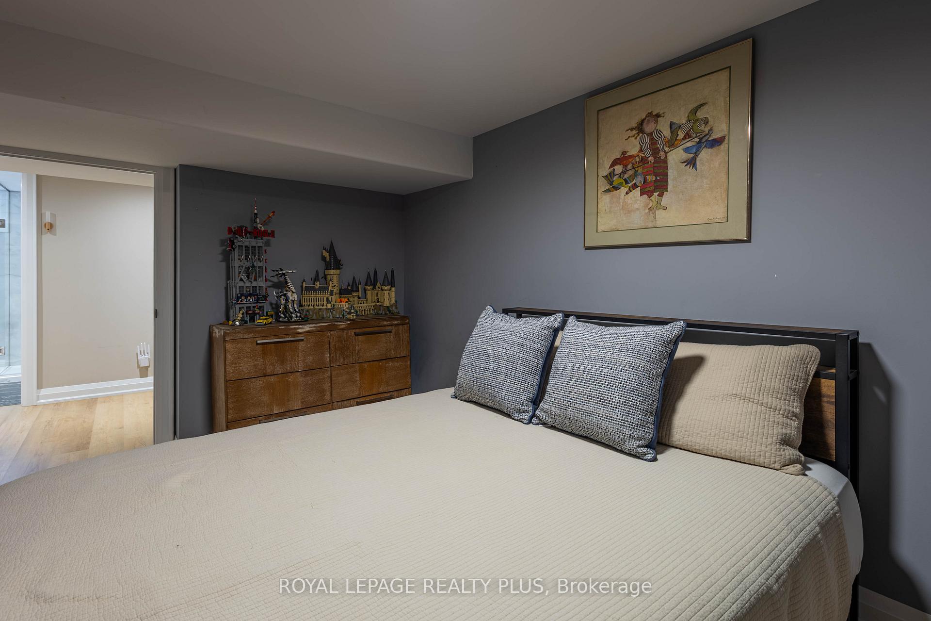 Photo 46 of 884 Eagle Drive, Burlington, LaSalle — HOMEH