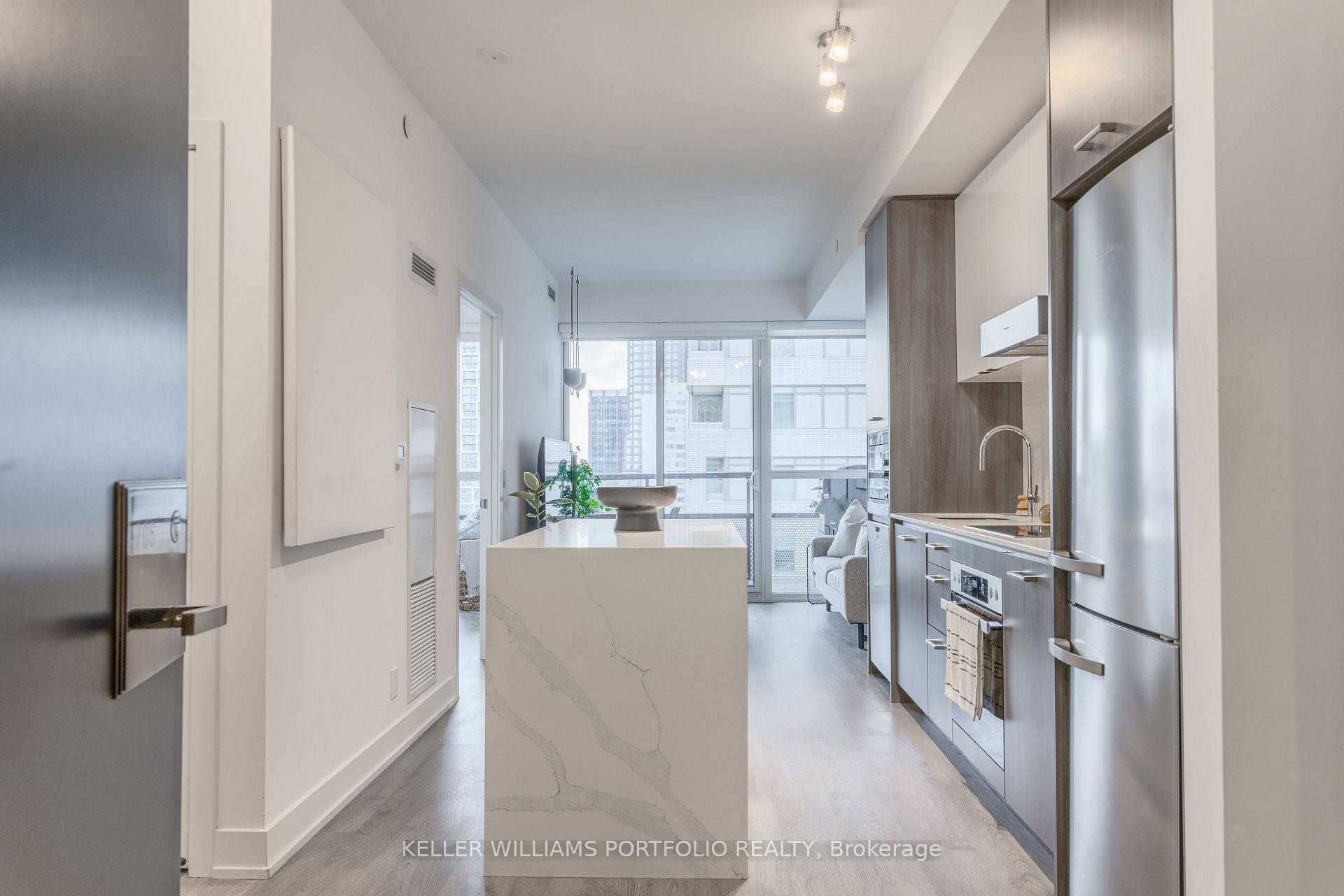 Photo 1 of Unit 706, 11 Lillian Street, Toronto, Mount Pleasant West — HOMEH