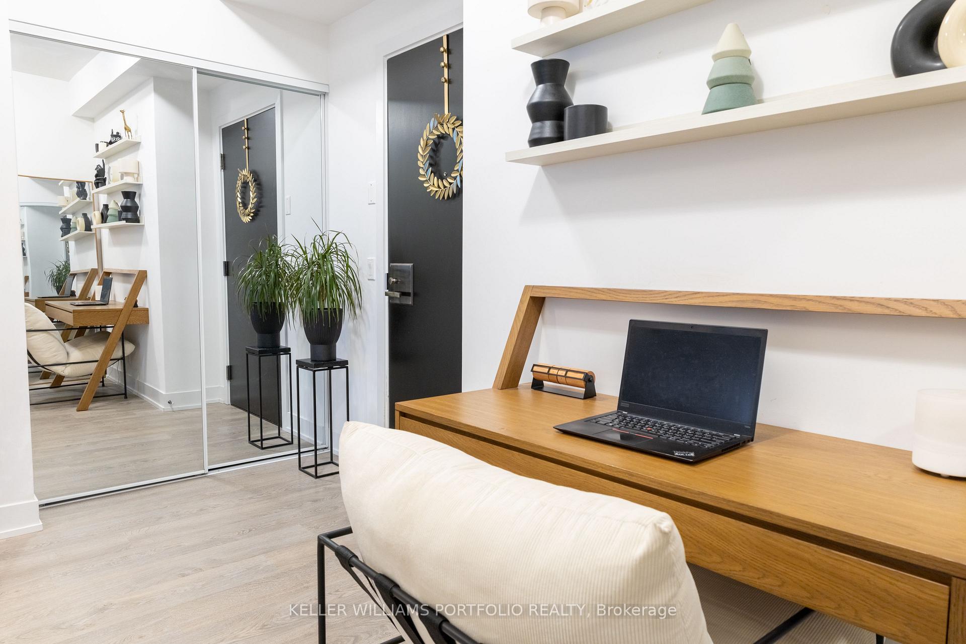 Photo 5 of Unit 706, 11 Lillian Street, Toronto, Mount Pleasant West — HOMEH