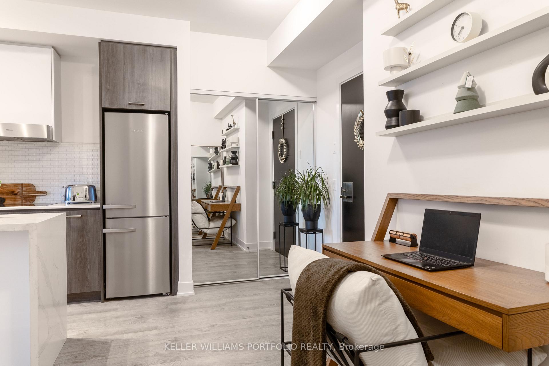 Photo 6 of Unit 706, 11 Lillian Street, Toronto, Mount Pleasant West — HOMEH