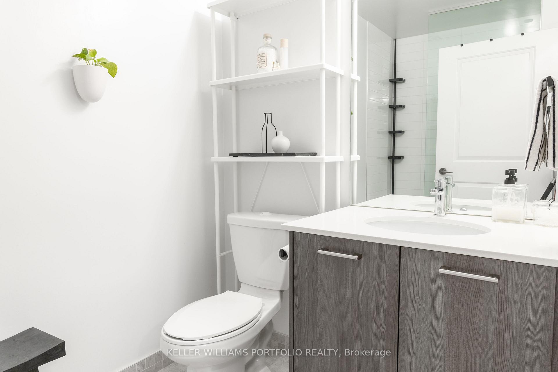 Photo 8 of Unit 706, 11 Lillian Street, Toronto, Mount Pleasant West — HOMEH