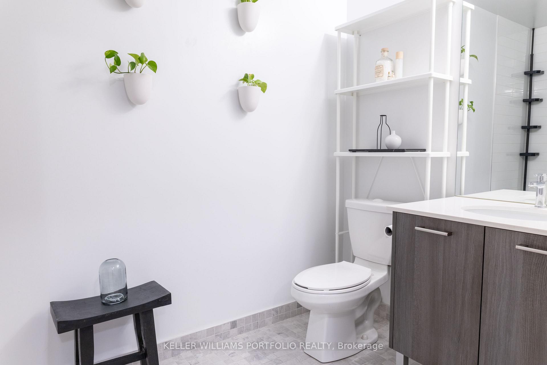 Photo 9 of Unit 706, 11 Lillian Street, Toronto, Mount Pleasant West — HOMEH