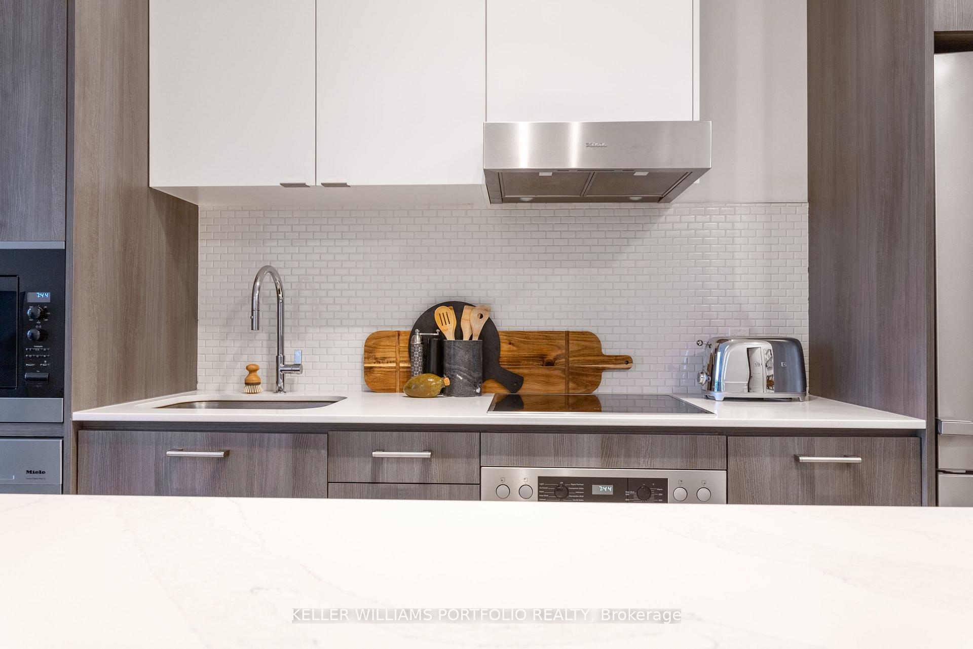 Photo 14 of Unit 706, 11 Lillian Street, Toronto, Mount Pleasant West — HOMEH