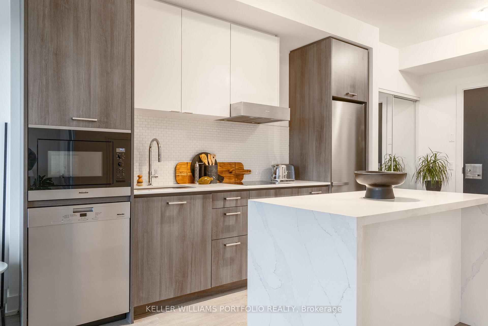 Photo 15 of Unit 706, 11 Lillian Street, Toronto, Mount Pleasant West — HOMEH