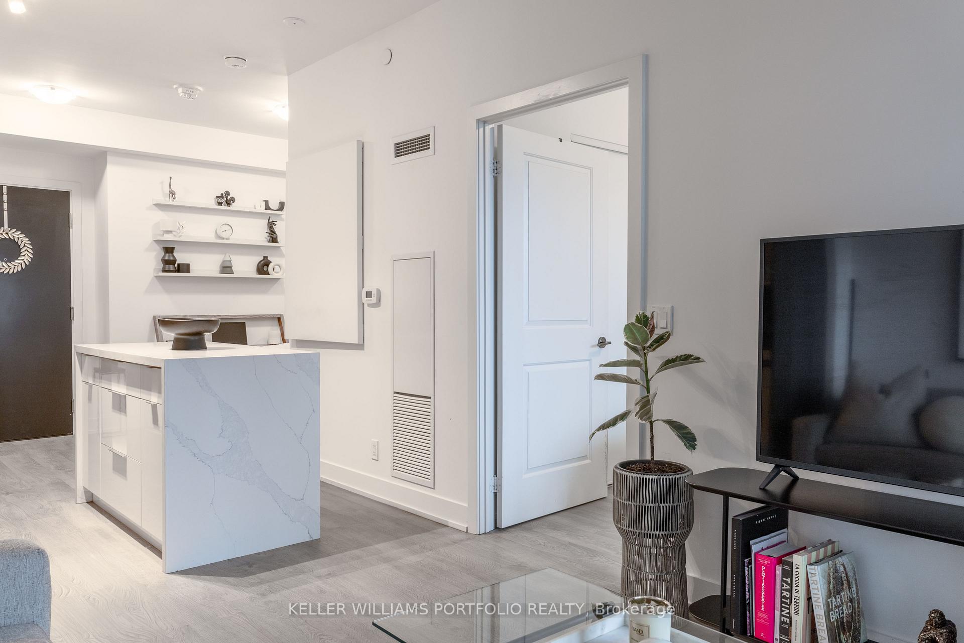Photo 18 of Unit 706, 11 Lillian Street, Toronto, Mount Pleasant West — HOMEH