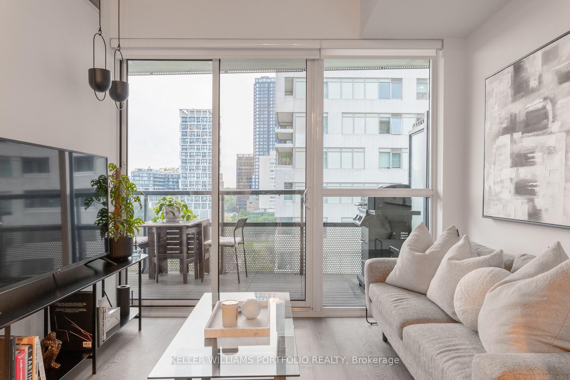 Photo 21 of Unit 706, 11 Lillian Street, Toronto, Mount Pleasant West — HOMEH