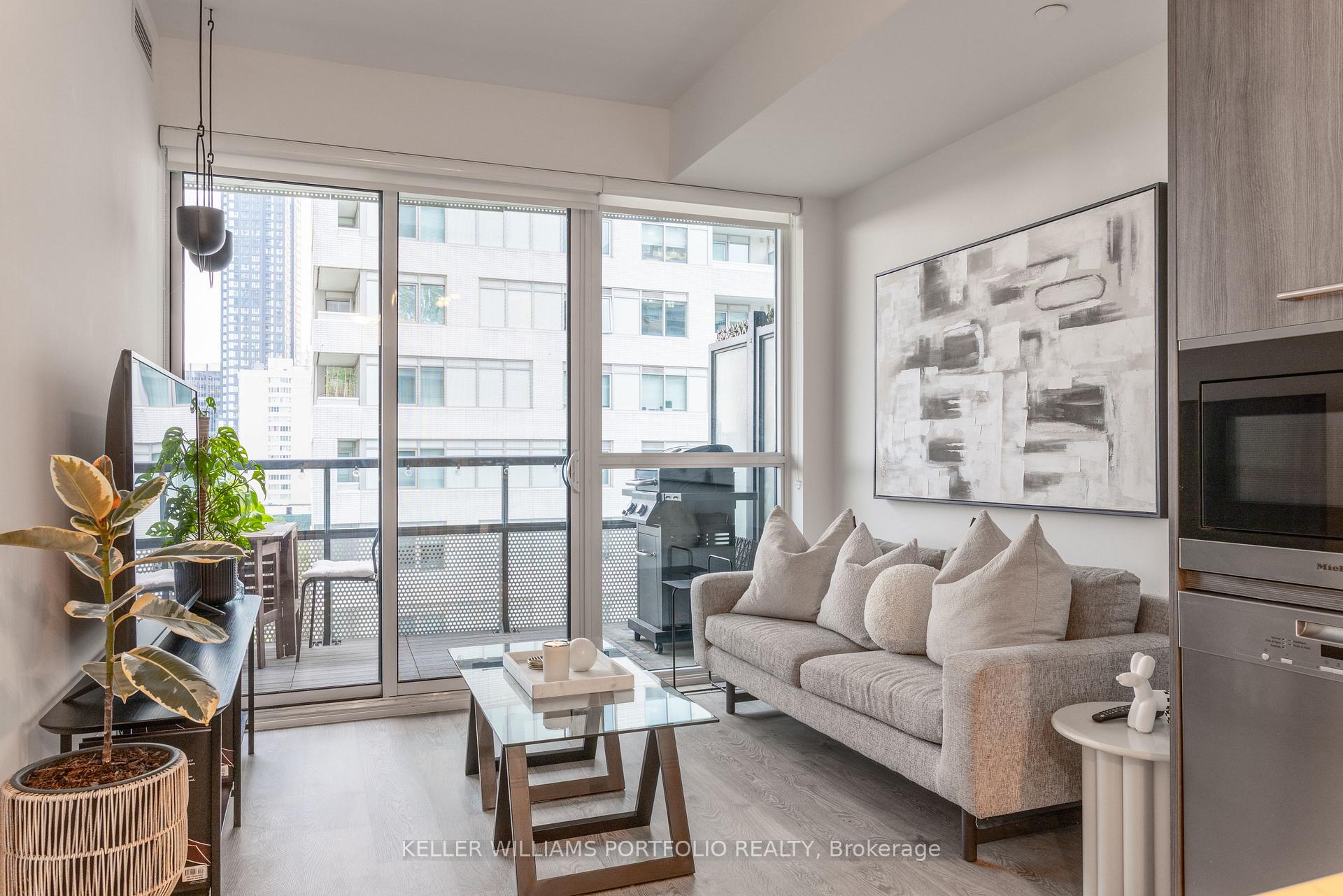 Photo 22 of Unit 706, 11 Lillian Street, Toronto, Mount Pleasant West — HOMEH