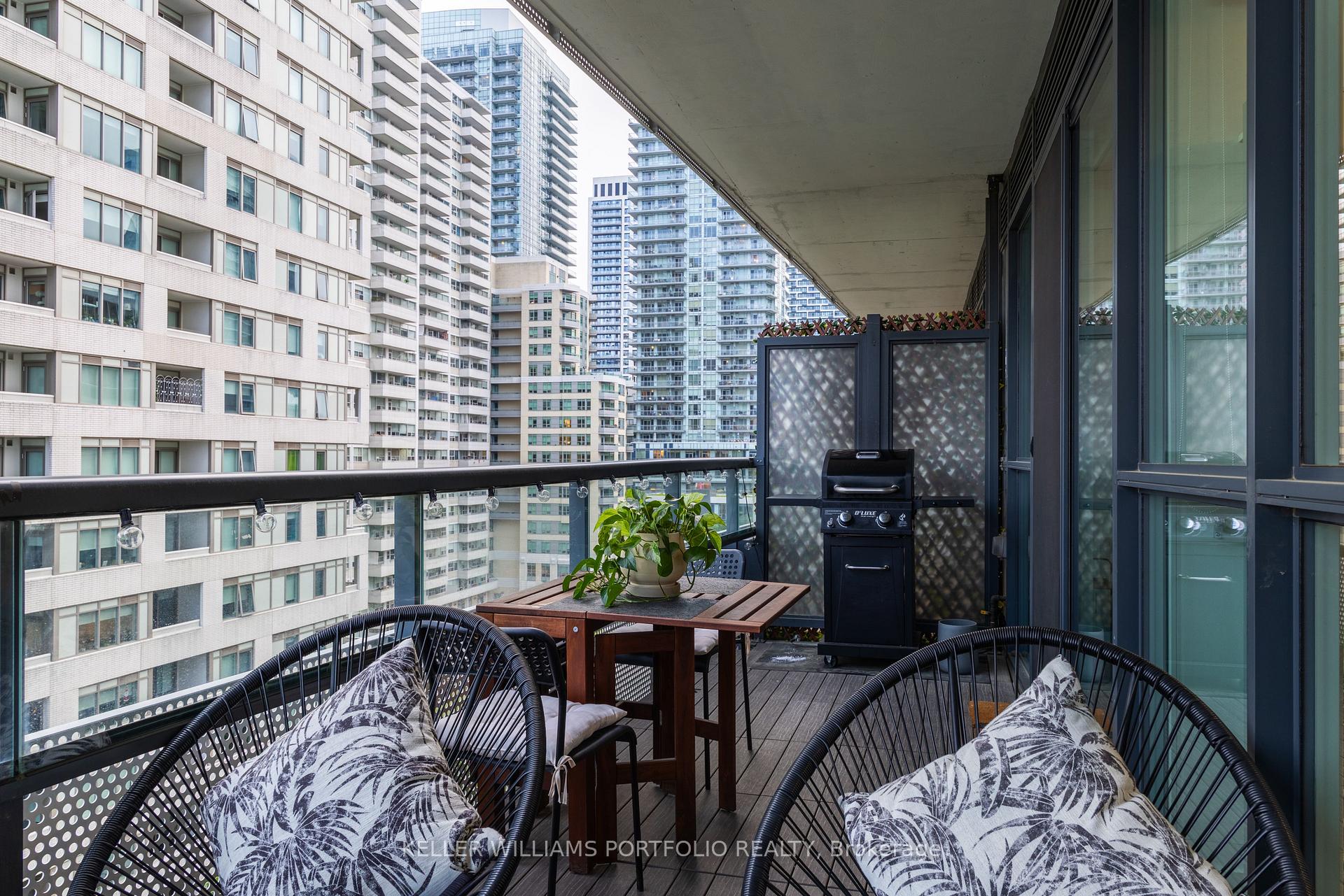 Photo 25 of Unit 706, 11 Lillian Street, Toronto, Mount Pleasant West — HOMEH