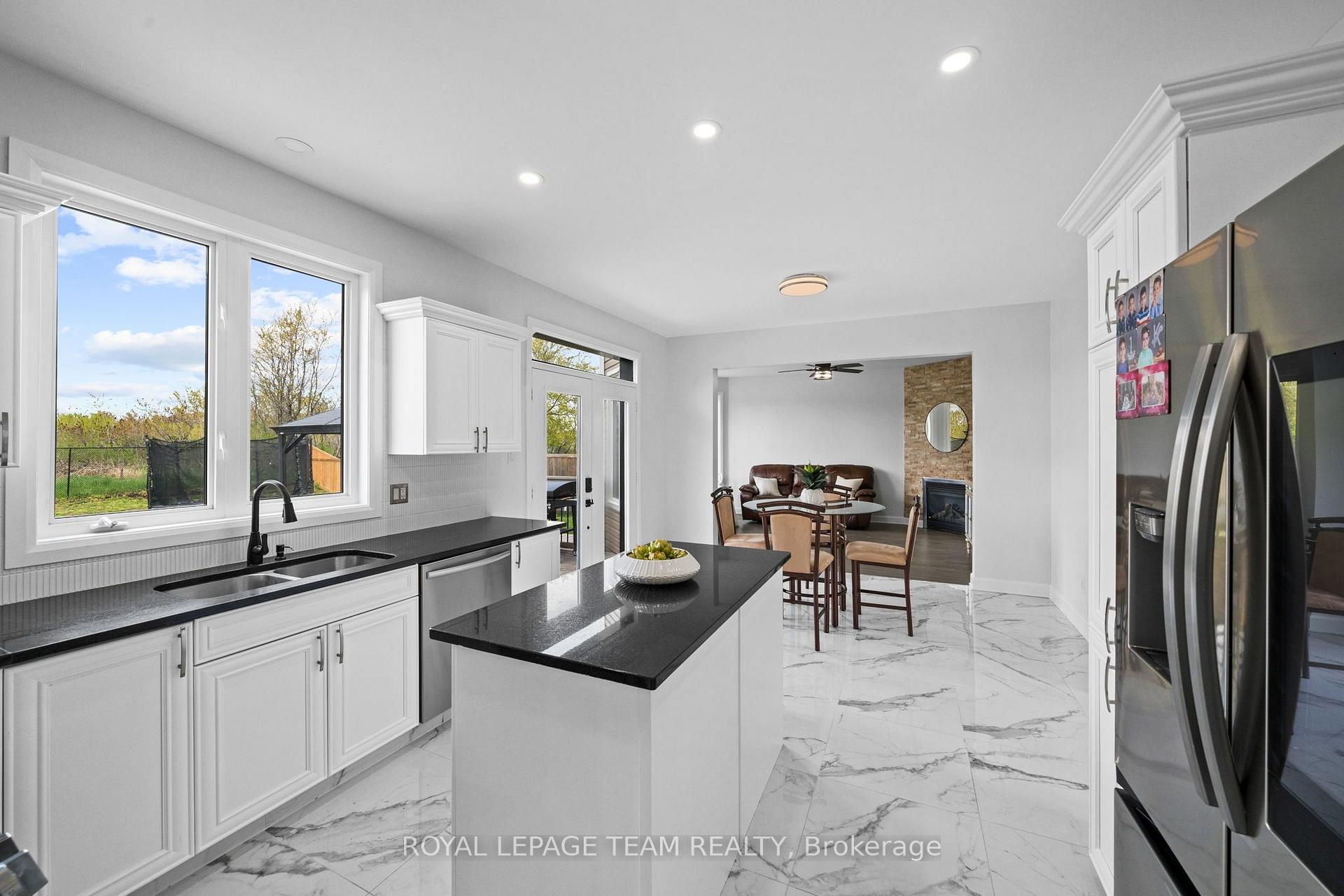 Photo 13 of 6936 Mary Anne Drive, Ottawa, Greely — HOMEH
