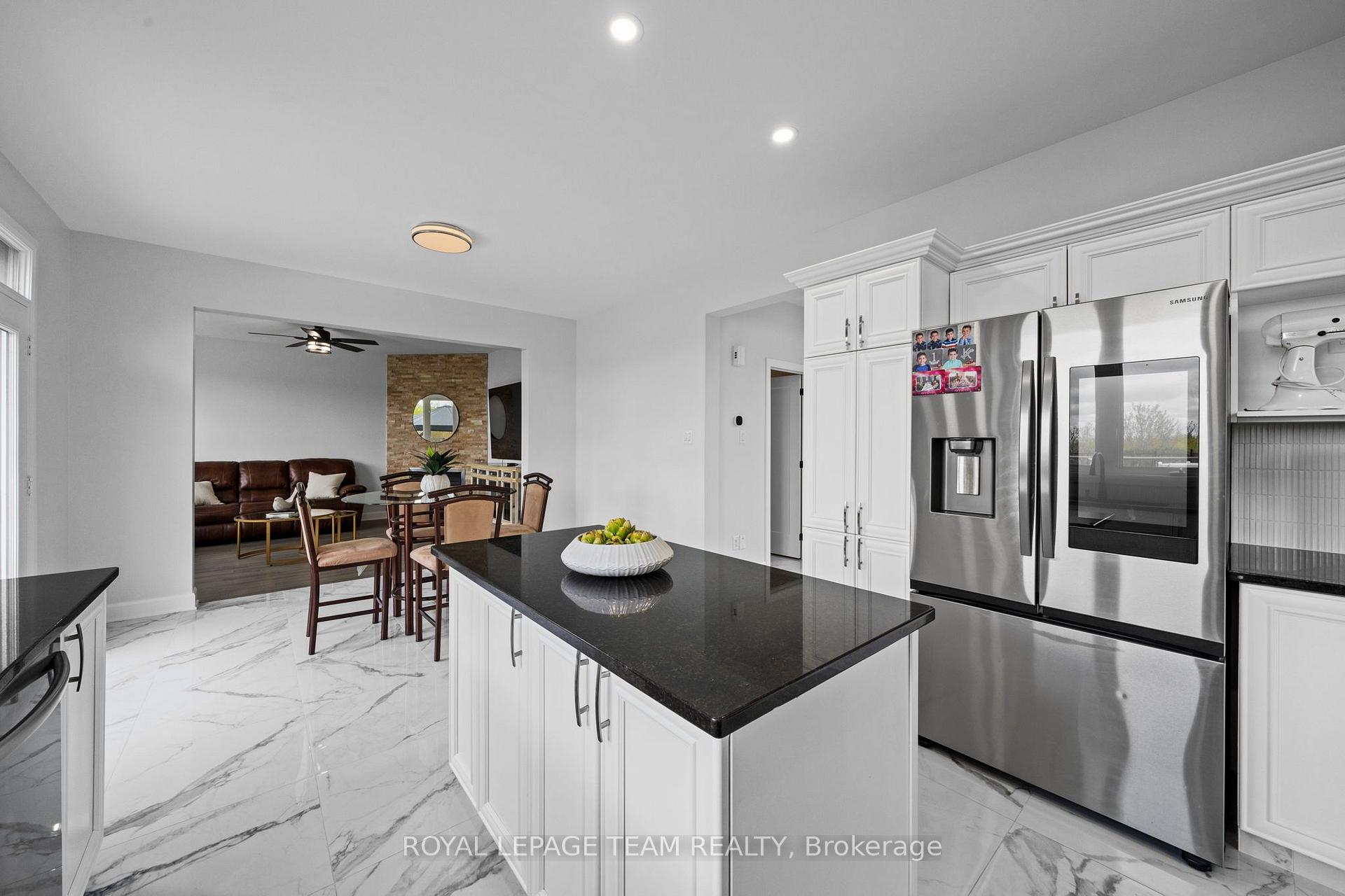Photo 14 of 6936 Mary Anne Drive, Ottawa, Greely — HOMEH