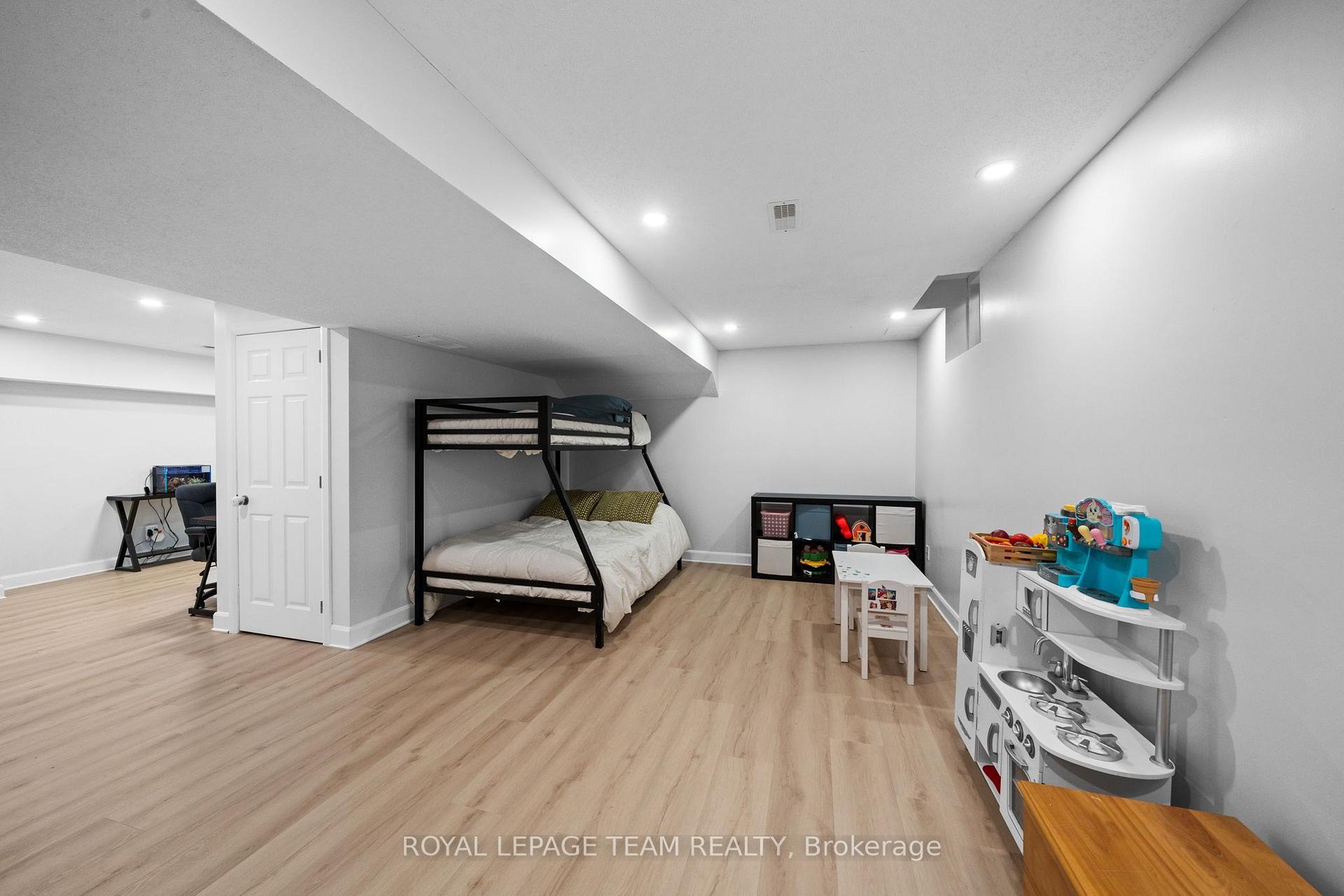 Photo 35 of 6936 Mary Anne Drive, Ottawa, Greely — HOMEH