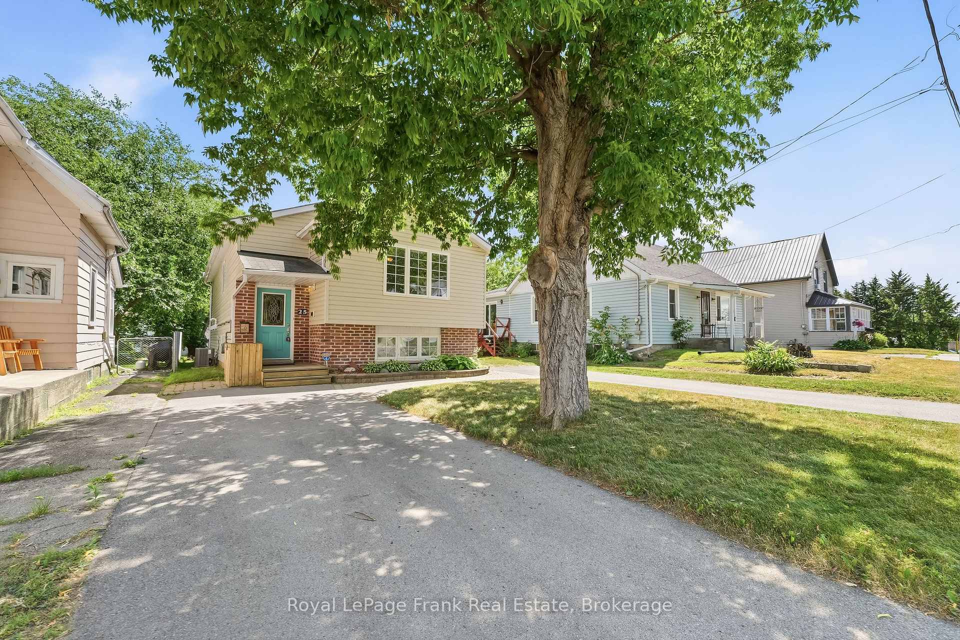 Photo 3 of 25 Barbara Street, Quinte West, Trenton Ward — HOMEH