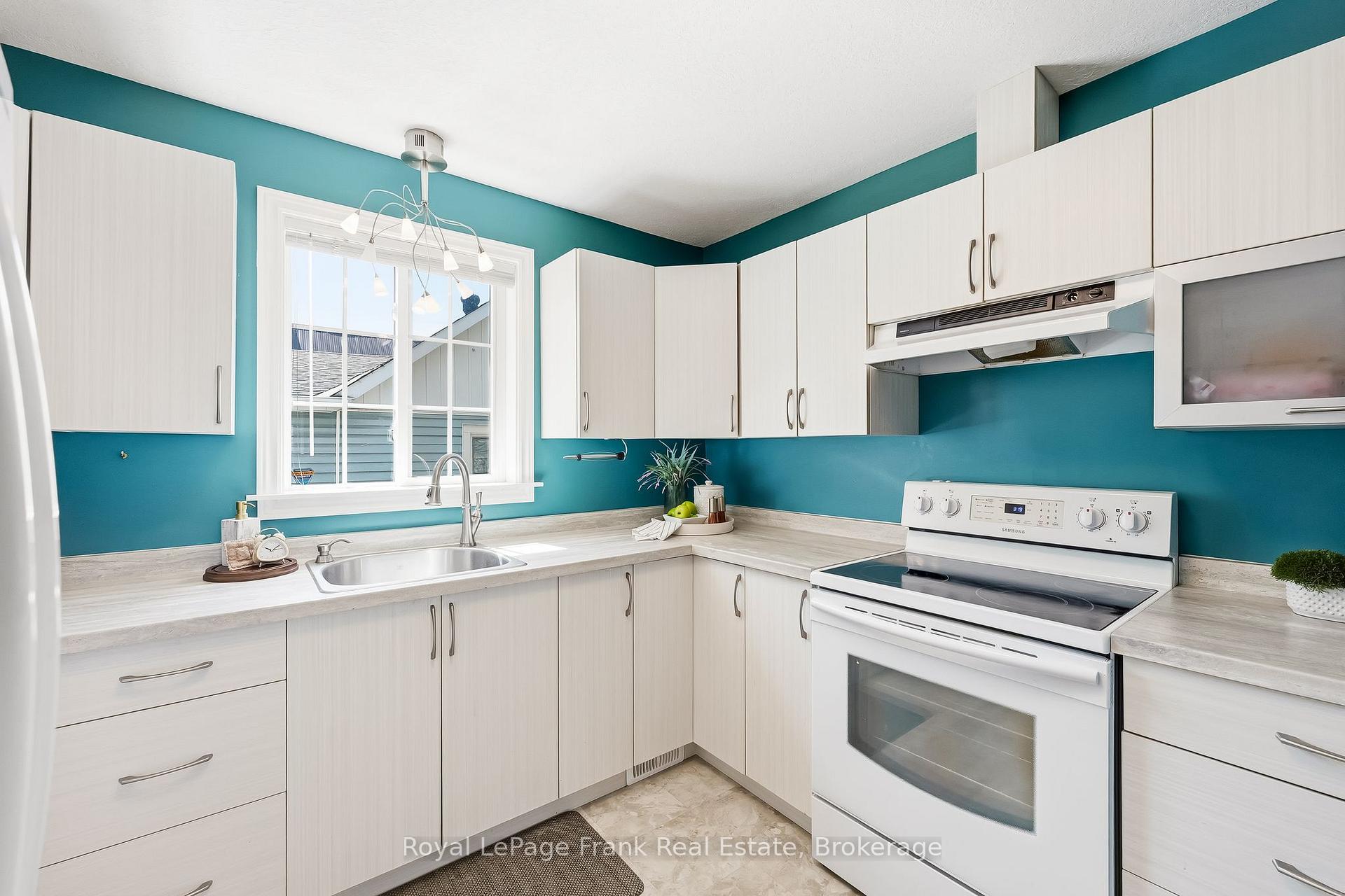 Photo 16 of 25 Barbara Street, Quinte West, Trenton Ward — HOMEH