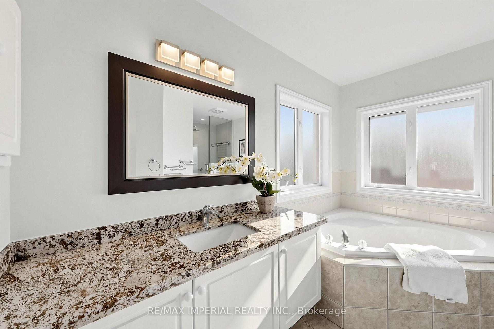 Photo 24 of 53 Rushingbrook Drive, Richmond Hill, Rouge Woods — HOMEH