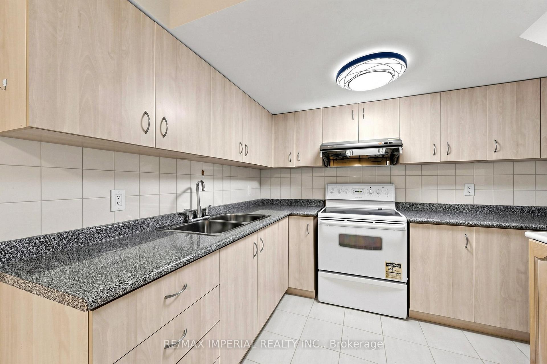Photo 36 of 53 Rushingbrook Drive, Richmond Hill, Rouge Woods — HOMEH