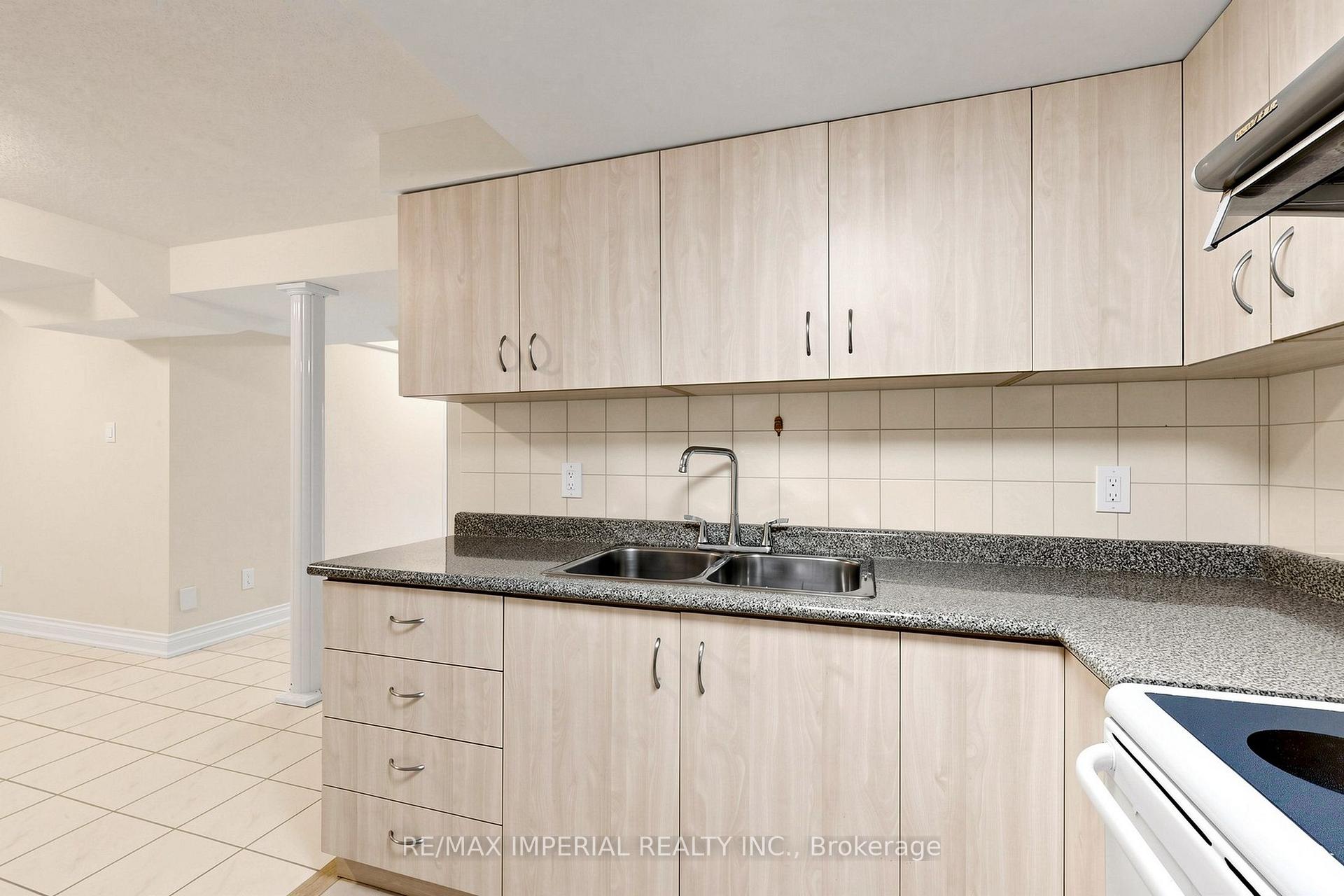 Photo 37 of 53 Rushingbrook Drive, Richmond Hill, Rouge Woods — HOMEH