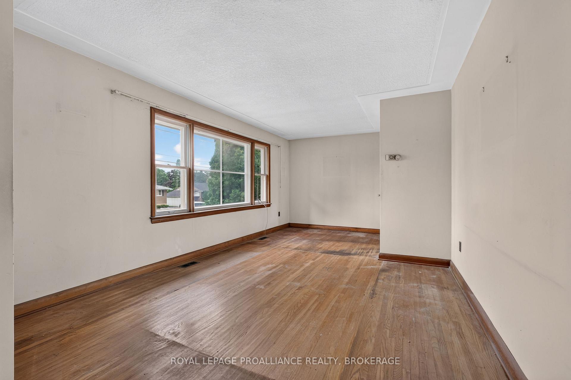 Photo 7 of 267 Lakeview Avenue, Kingston, City SouthWest — HOMEH