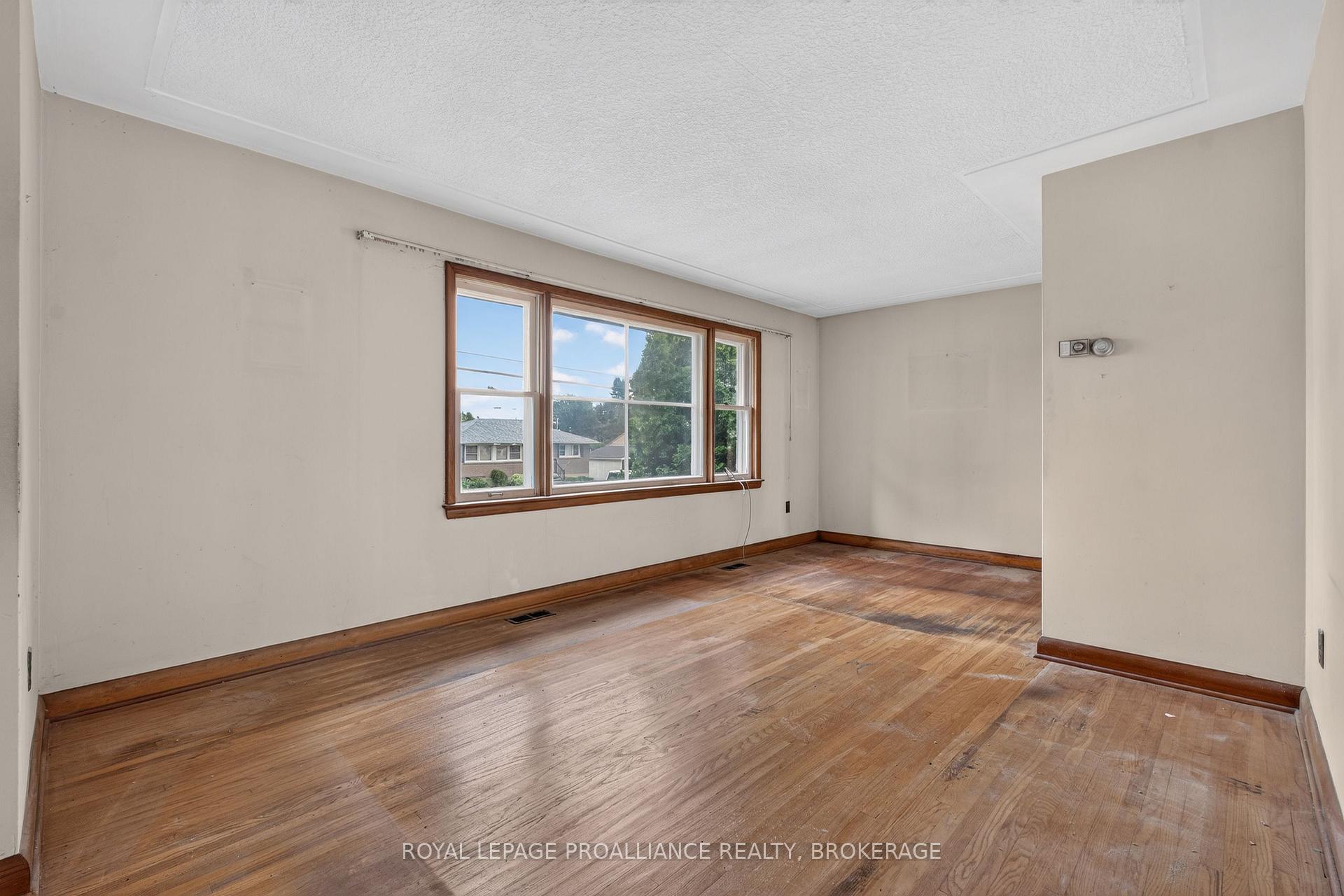 Photo 8 of 267 Lakeview Avenue, Kingston, City SouthWest — HOMEH