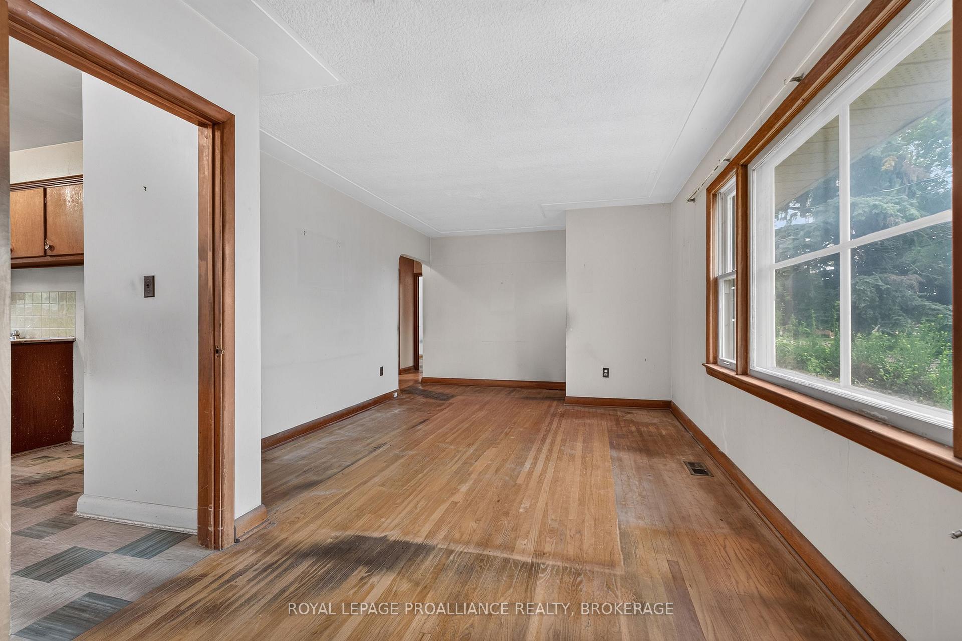 Photo 10 of 267 Lakeview Avenue, Kingston, City SouthWest — HOMEH