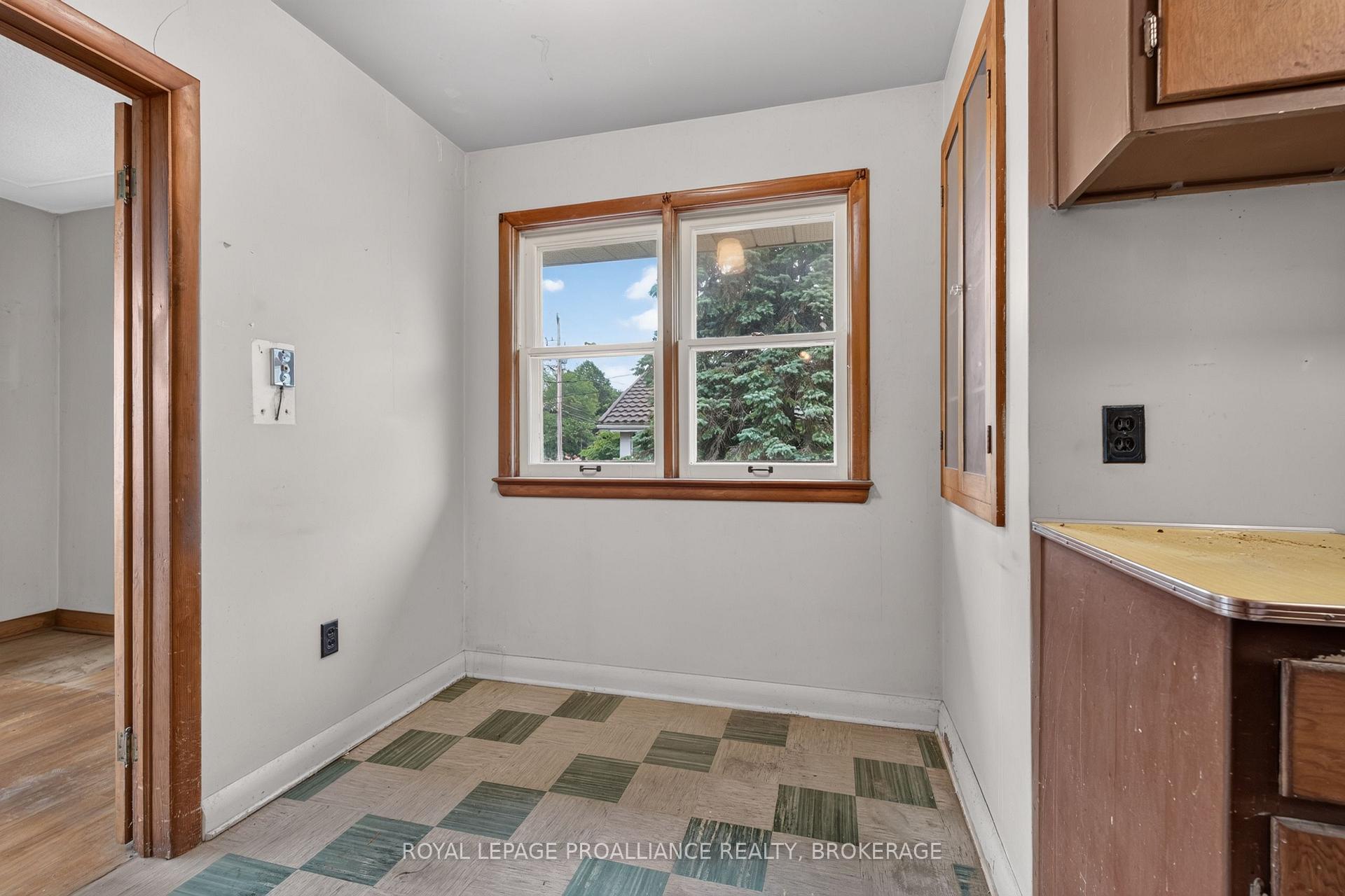 Photo 11 of 267 Lakeview Avenue, Kingston, City SouthWest — HOMEH