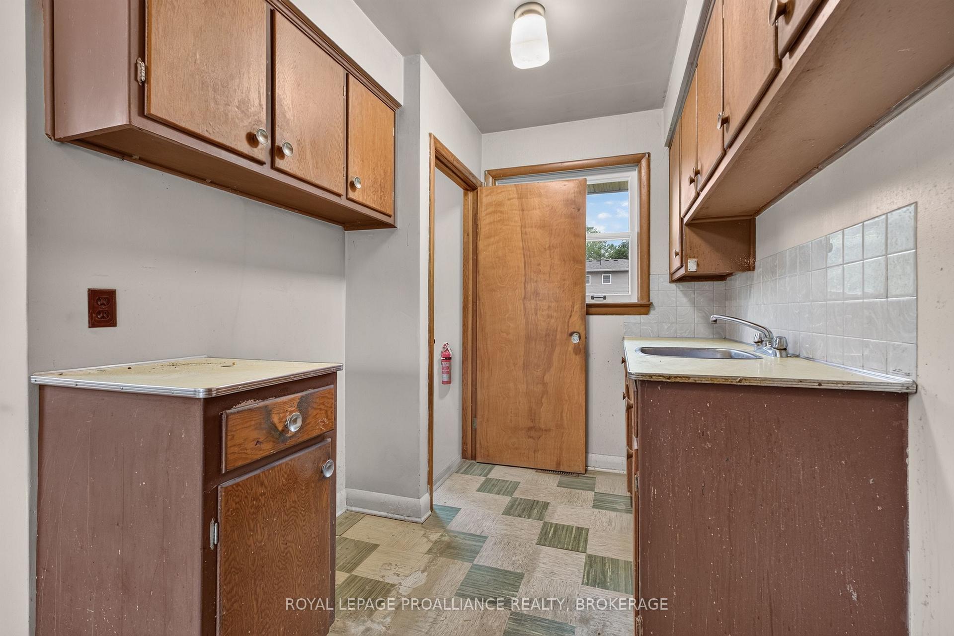 Photo 12 of 267 Lakeview Avenue, Kingston, City SouthWest — HOMEH