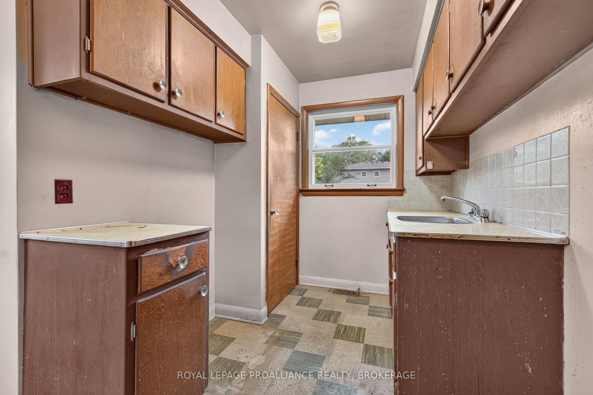 Photo 13 of 267 Lakeview Avenue, Kingston, City SouthWest — HOMEH