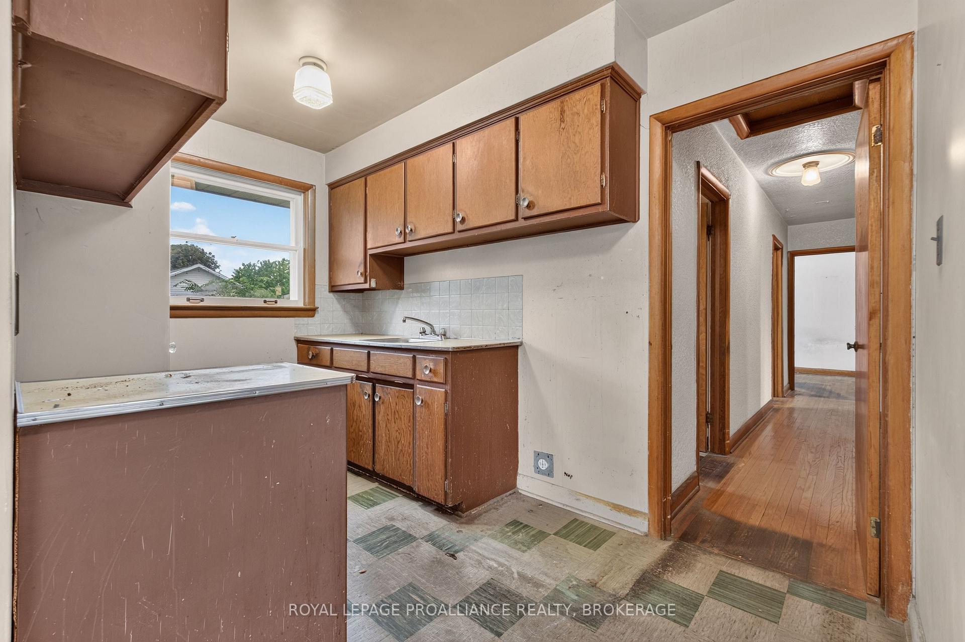 Photo 14 of 267 Lakeview Avenue, Kingston, City SouthWest — HOMEH