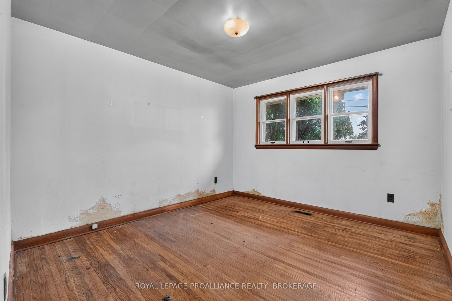 Photo 16 of 267 Lakeview Avenue, Kingston, City SouthWest — HOMEH