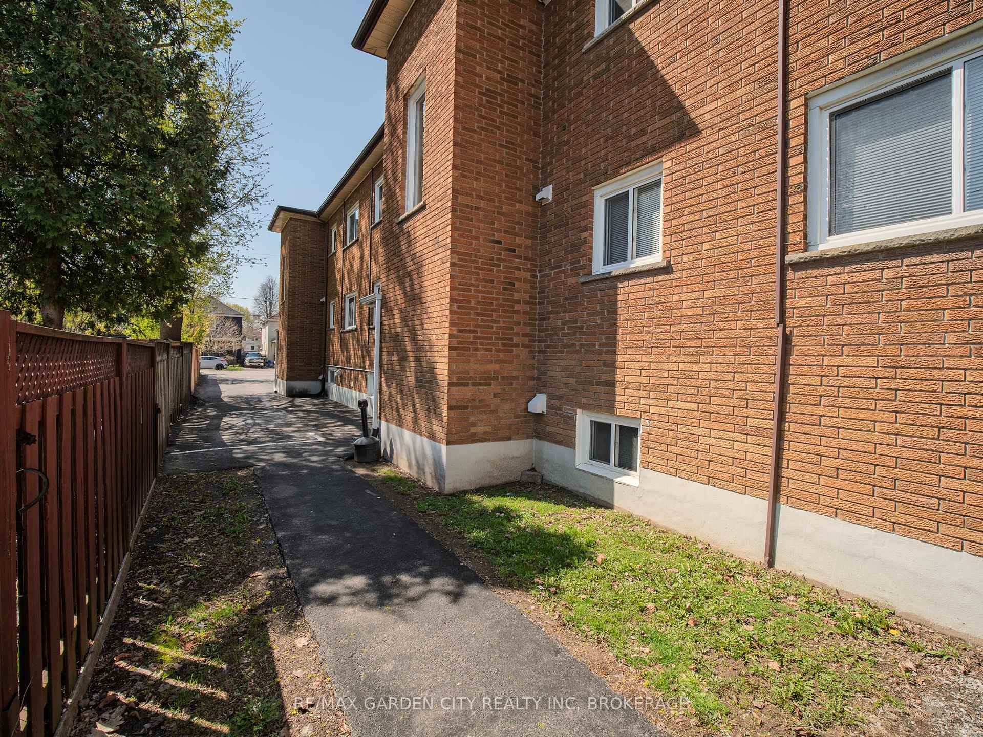 Photo 3 of 25 Ottawa Street, St. Catharines, Downtown — HOMEH