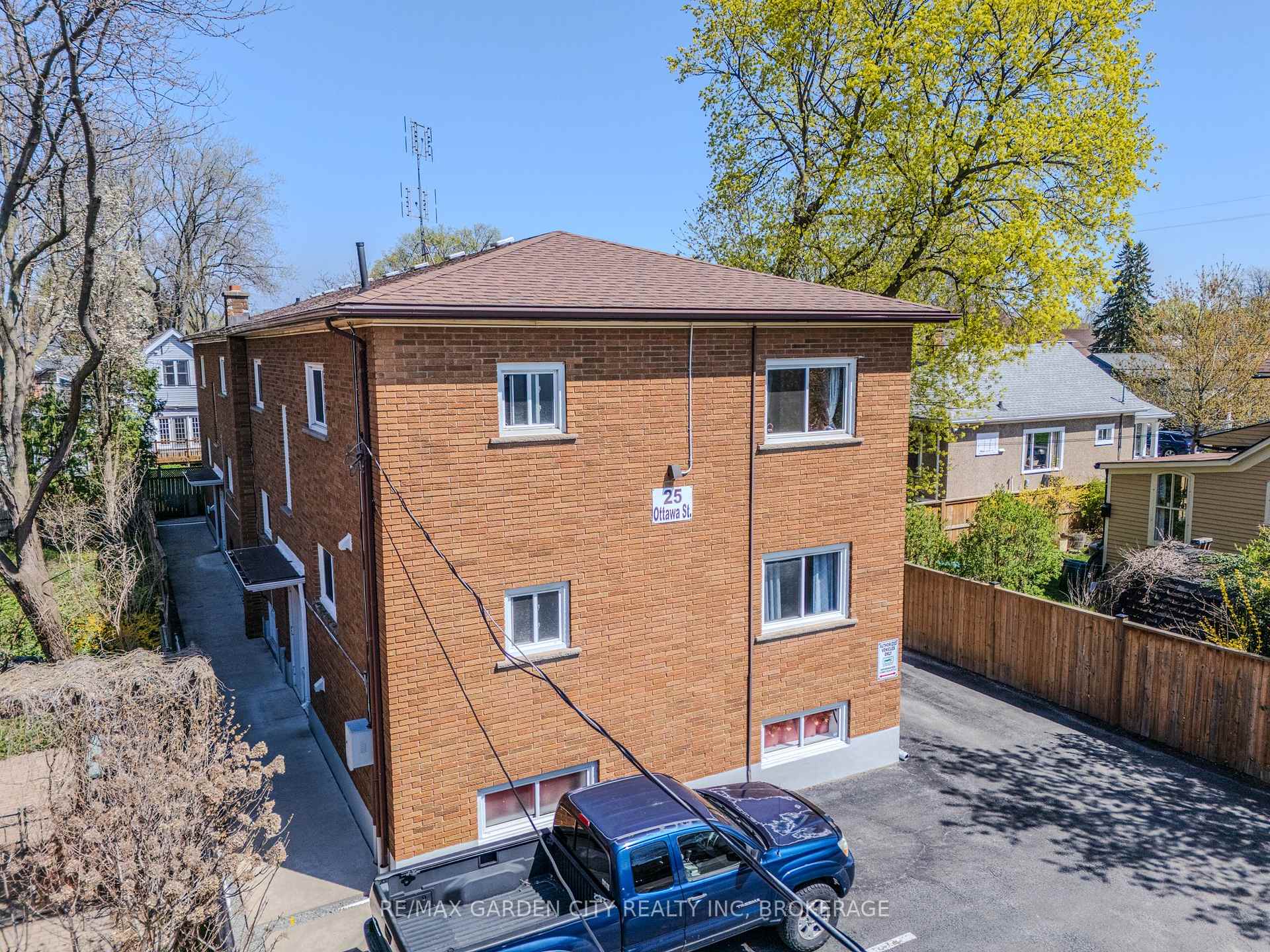 Photo 6 of 25 Ottawa Street, St. Catharines, Downtown — HOMEH