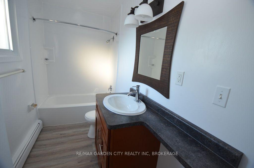 Photo 12 of 25 Ottawa Street, St. Catharines, Downtown — HOMEH