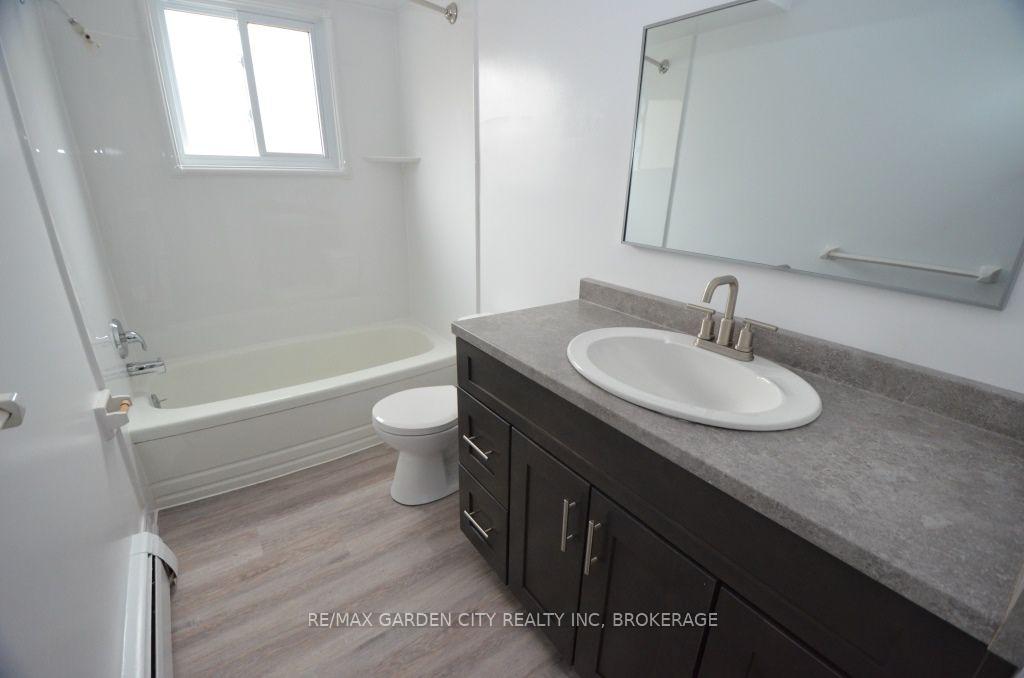 Photo 17 of 25 Ottawa Street, St. Catharines, Downtown — HOMEH