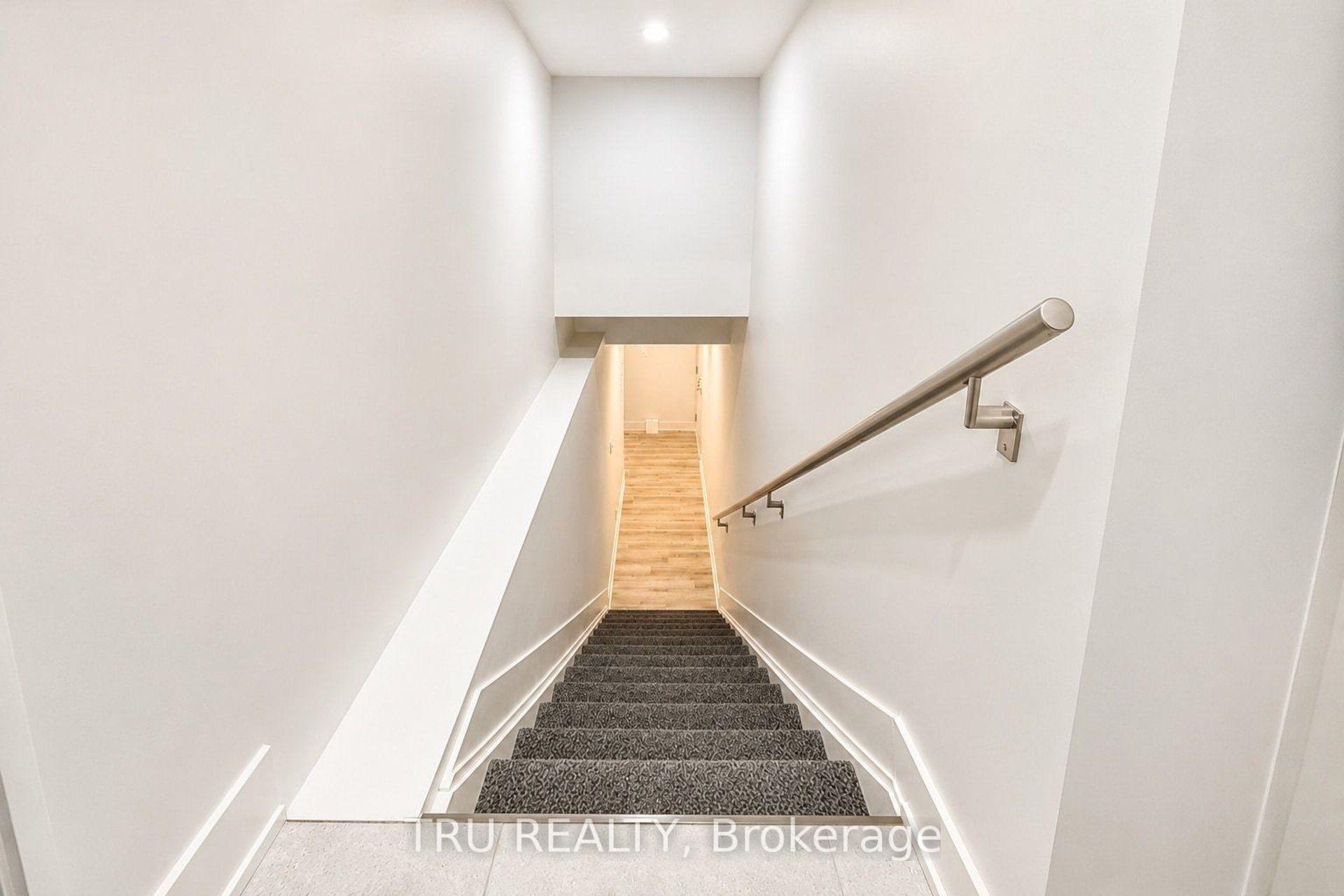 Photo 3 of Unit B, 120 Glynn Avenue, Ottawa, Overbrook — HOMEH