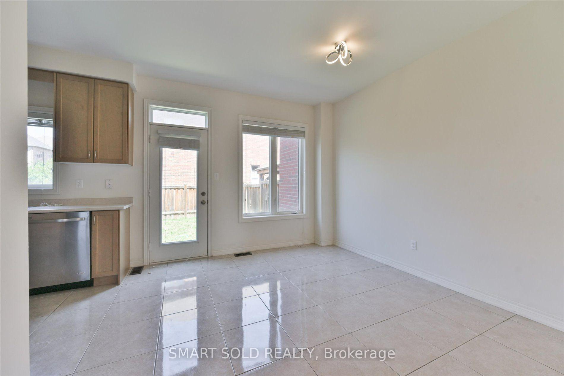 Photo 6 of 76 Christian Ritter Drive, Markham, Berczy — HOMEH