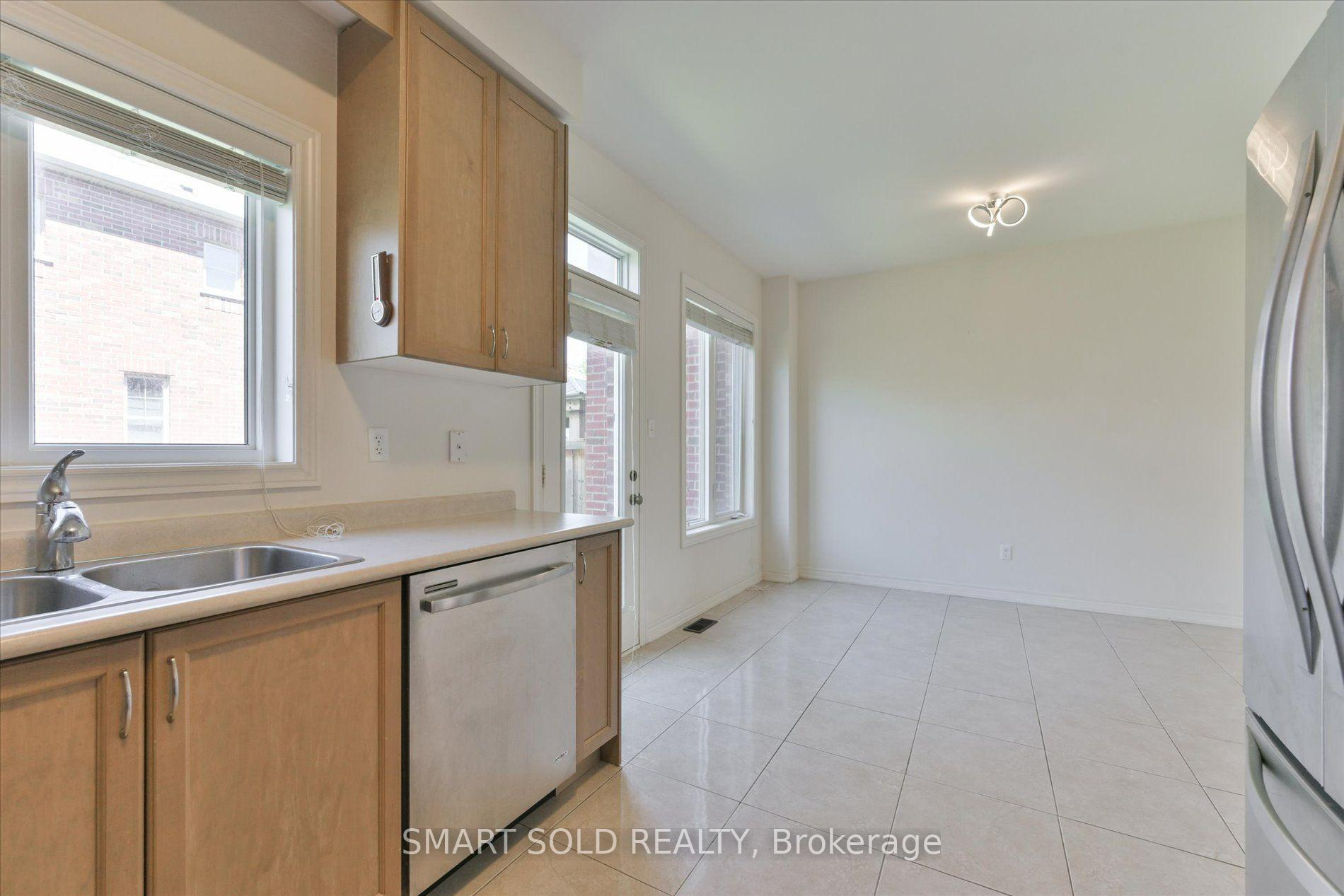 Photo 10 of 76 Christian Ritter Drive, Markham, Berczy — HOMEH